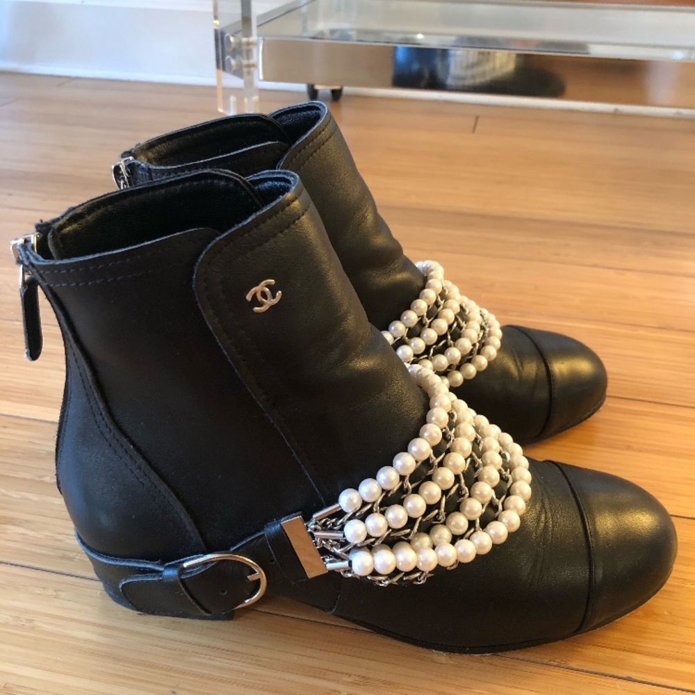 Chanel pearl low boots